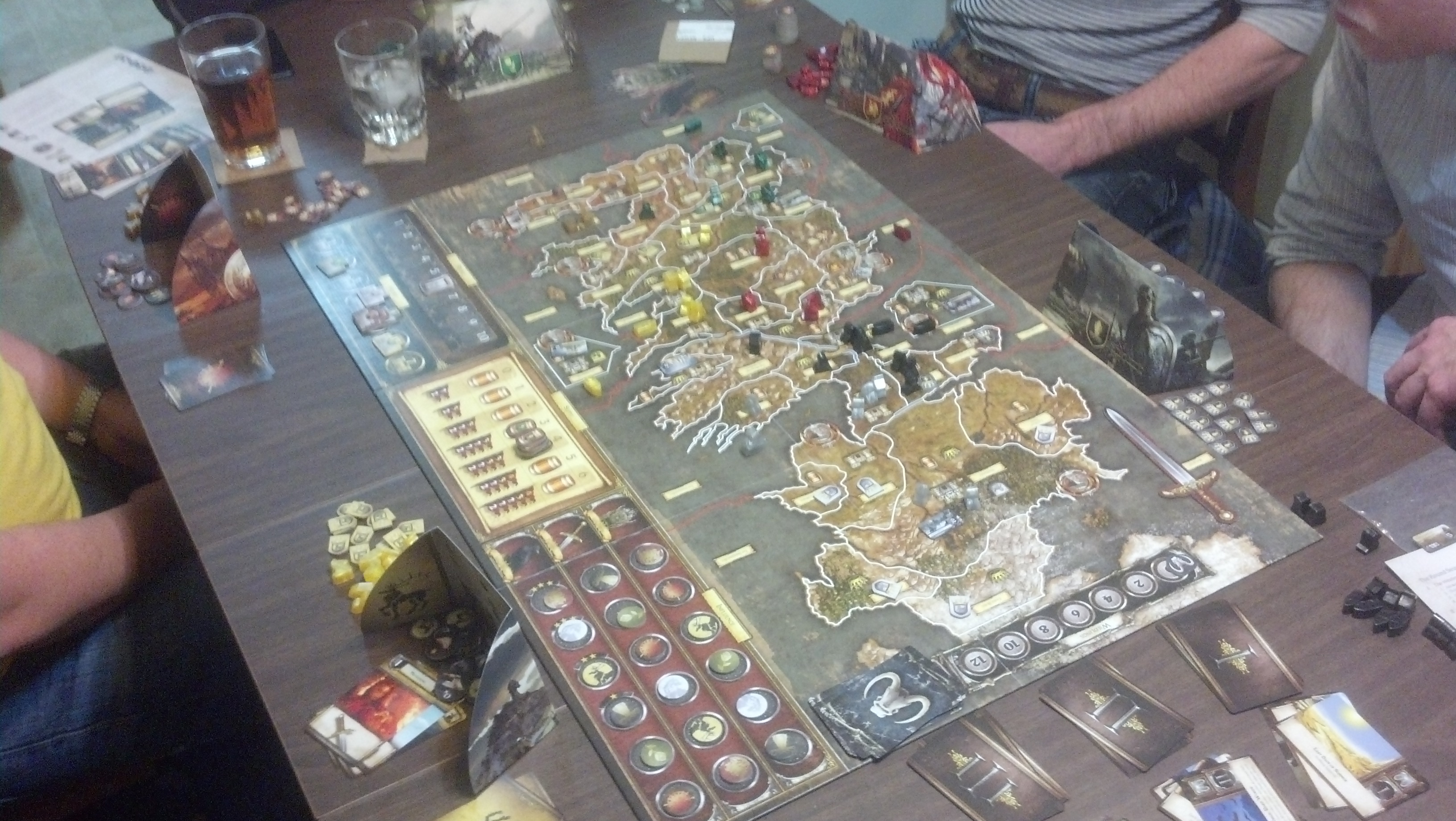 10-game-of-thrones-the-board-game-with-some-old-friends.jpg